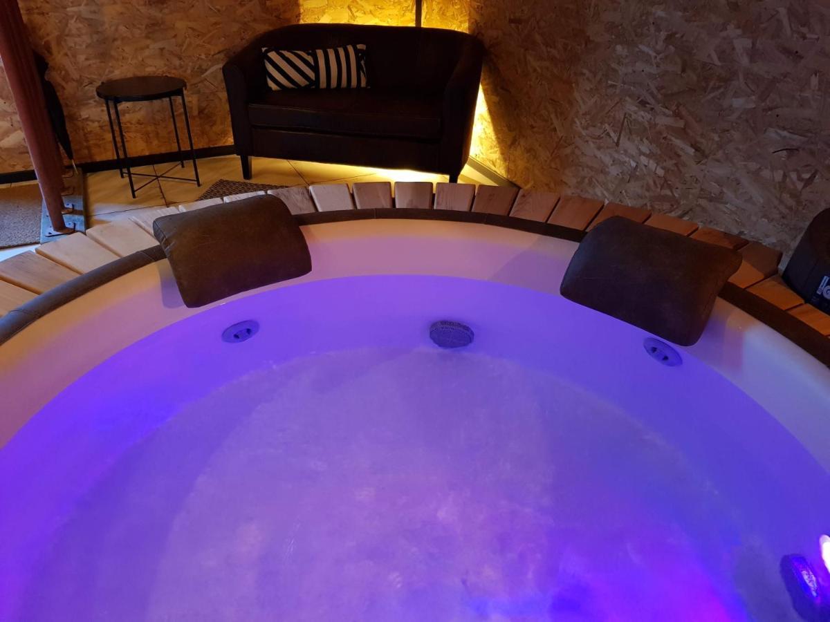 Au Soleil Vert - Chambre De Charme Avec Spa Et Sauna Prives Zeggers-Cappel Exteriör bild