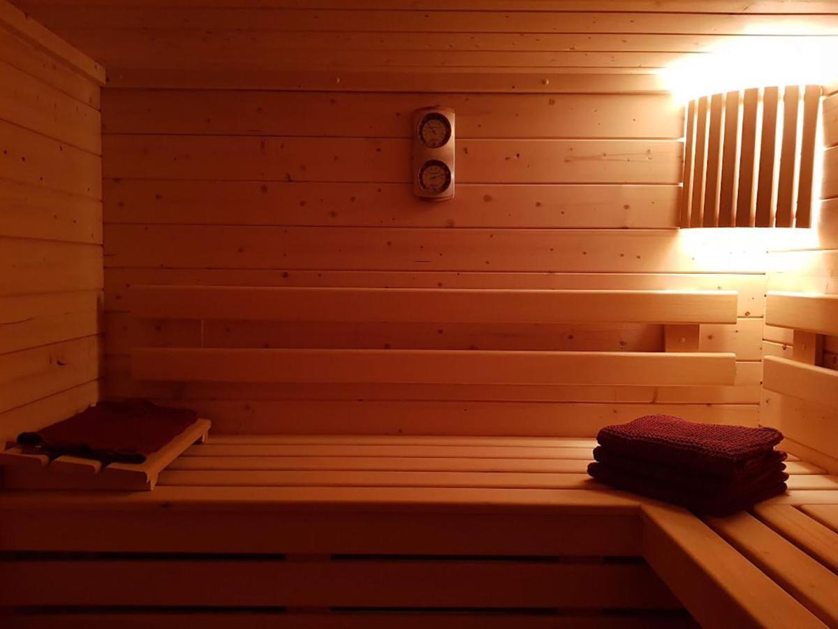 Au Soleil Vert - Chambre De Charme Avec Spa Et Sauna Prives Zeggers-Cappel Exteriör bild